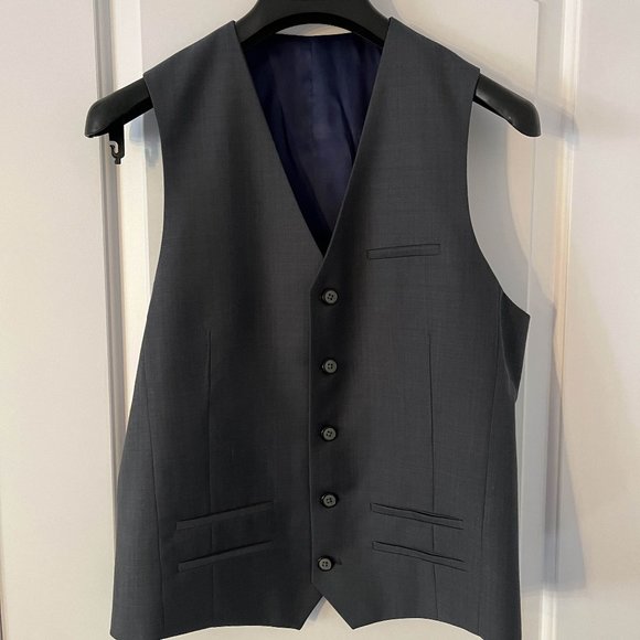 GRAY LINED MATINIQUE VEST, SIZE US 40 - Picture 1 of 4